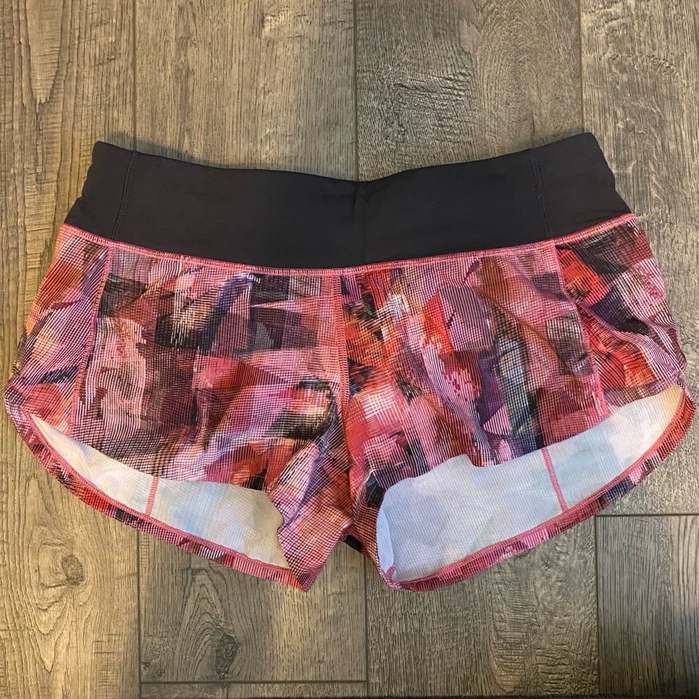 lululemon Speed Up Shorts • Size 4 • EUC